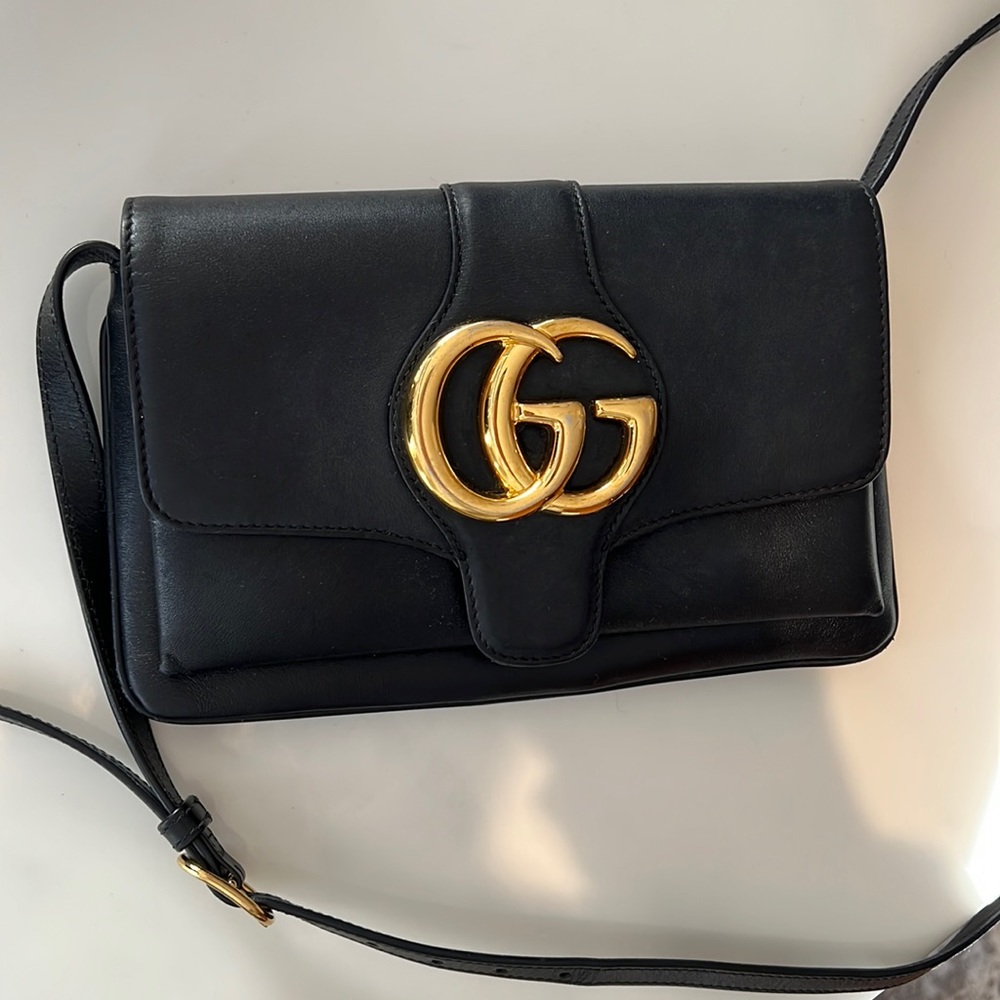 Authentic Gucci Arli bag in black with gold hardware